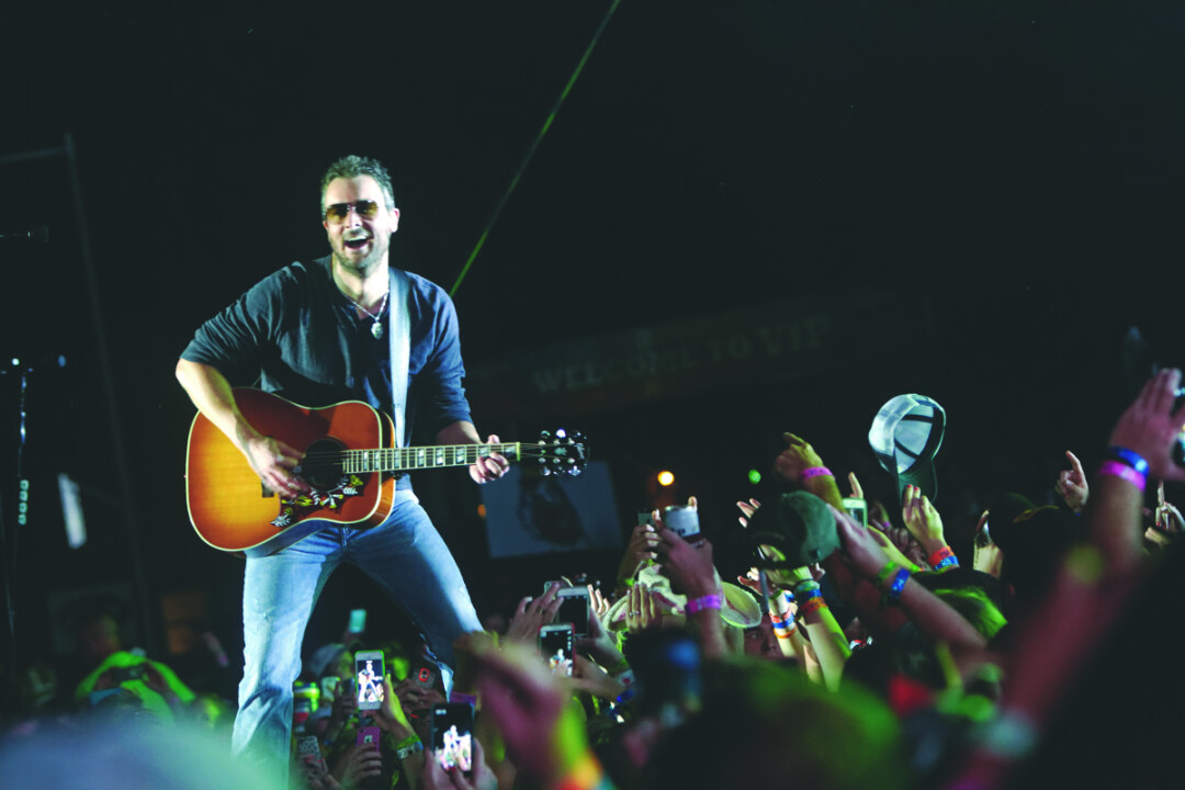 TAKE ME TO CHURCH. Country star Eric Church delights the boot-stompin’ summer party called Country Jam 2015.