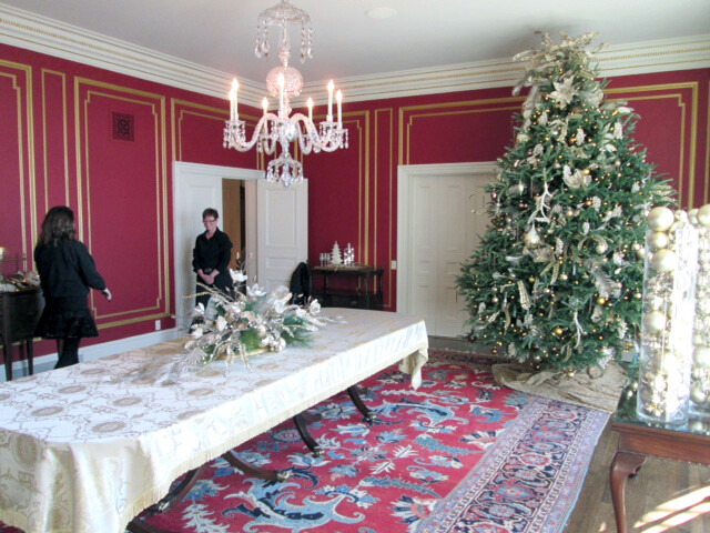 The dining room decorated by Avalon Floral at the Wisconsin Executive Residence in Madison