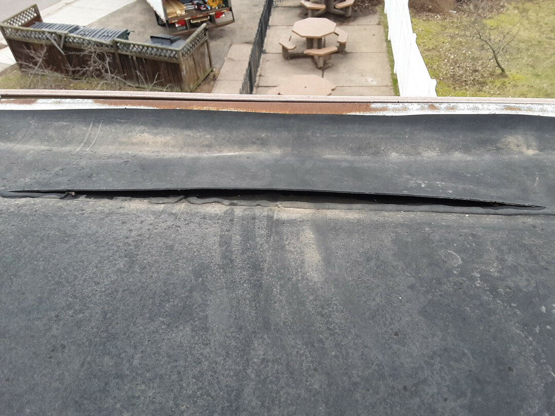 Rubber roof detail problem
