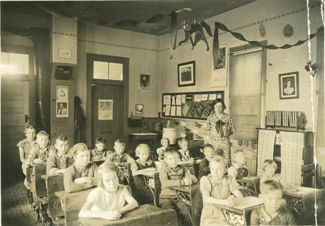 SUNNYVIEW SCHOOL. CIRCA 1936.