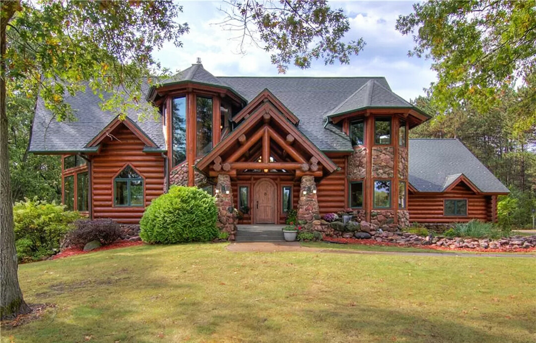 RUSTIC MEETS LUXURY. This residence is sat on a 20-acre property with an additional 77.85 acres of wooded property just outside of Eau Claire. (Photos via Zillow)